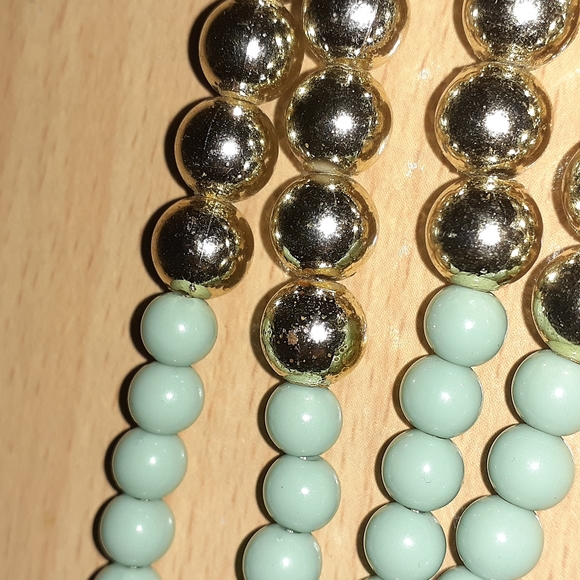 16 in green and gold beaded necklace - Picture 8 of 8